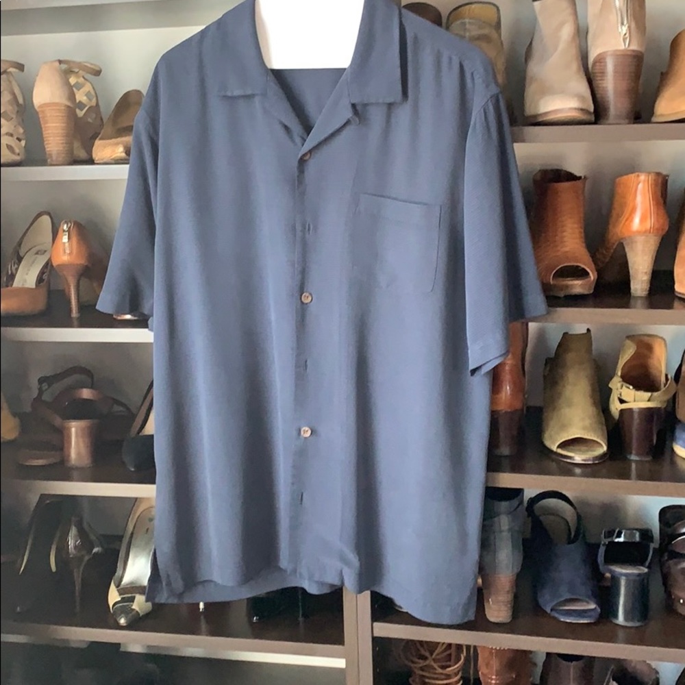 Tommy Bahama - Blue button up short sleeve shirt